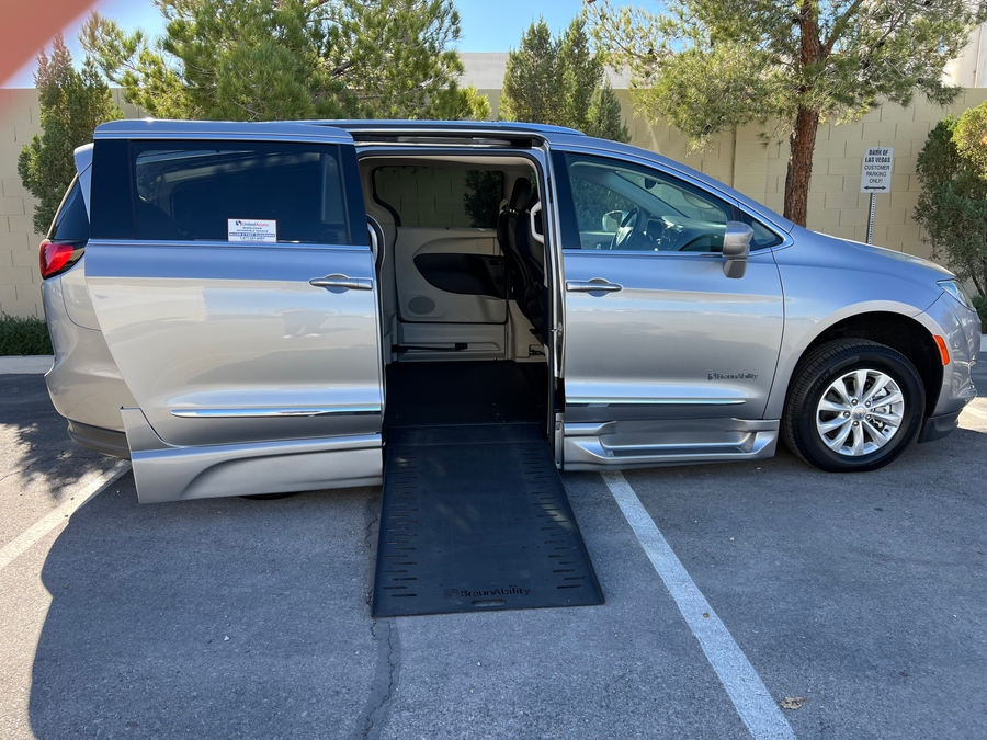 Used 2019 Chrysler Pacifica Touring L - BraunAbility Side Entry Entry In Floor Automatic Ramp