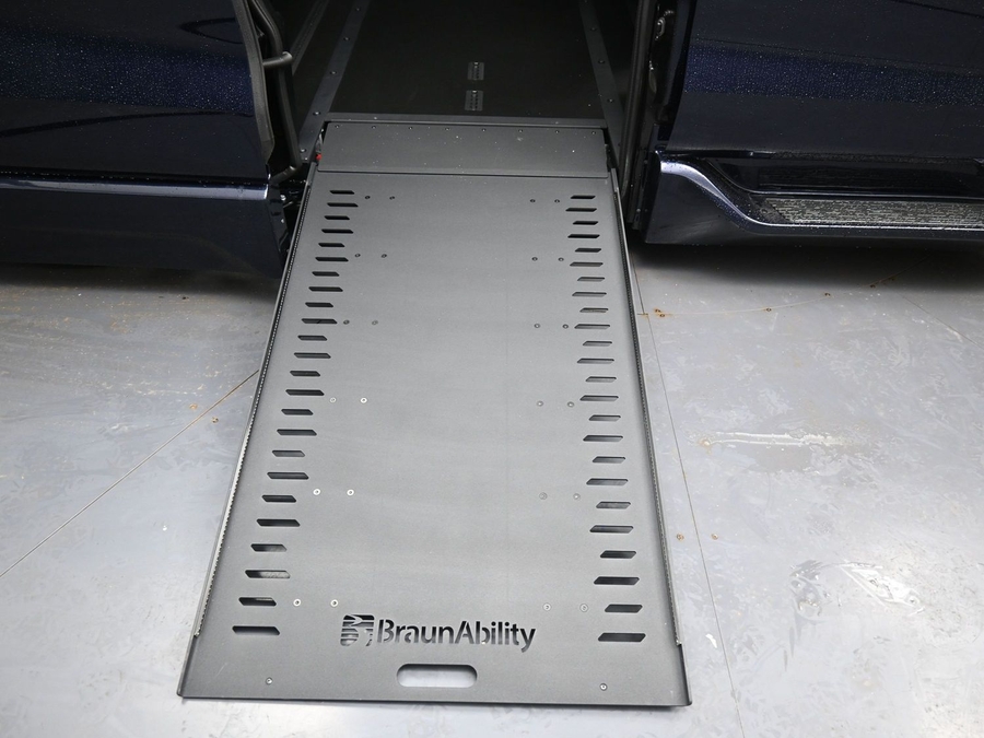New 2026 Toyota Sienna Hybrid XLE Add - BraunAbility Side Entry Entry In Floor Automatic Ramp