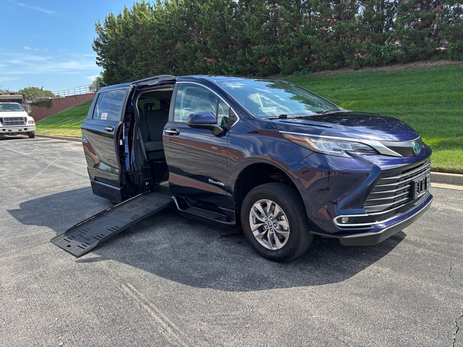 Used 2023 Toyota Sienna Hybrid XLE Plus - BraunAbility Side Entry Fold Out Automatic Ramp