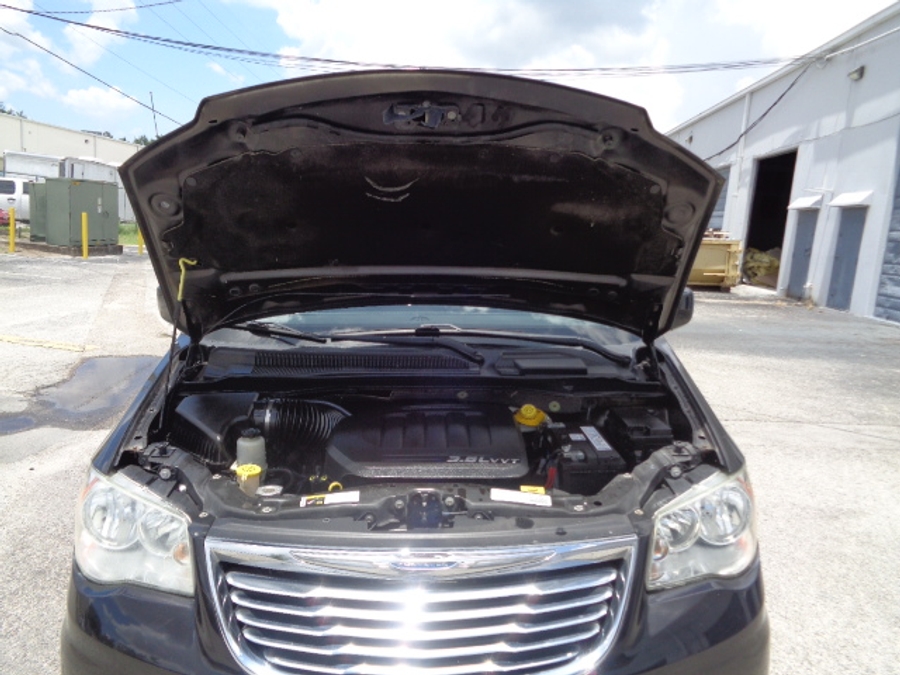 Used 2014 Chrysler Town and Country Touring - BraunAbility Side Entry Entry Fold Out Automatic Ramp