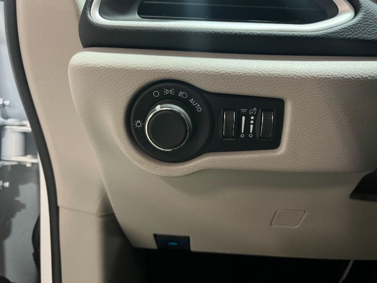 Blanco Chrysler Voyager número de imagen 10