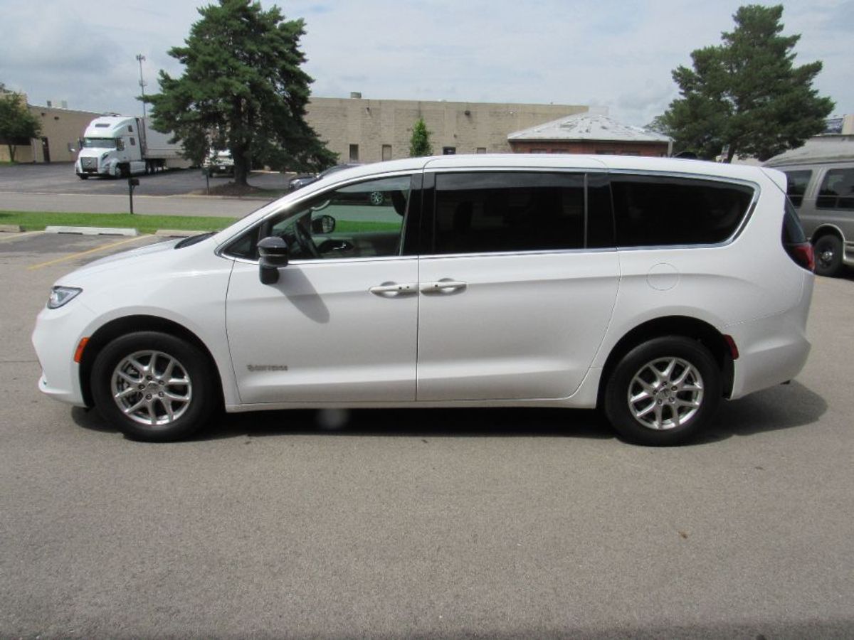 White Chrysler Pacifica with Side Entry Automatic Fold Out ramp