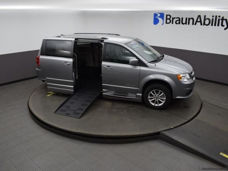 Silver Dodge Grand Caravan image number 19