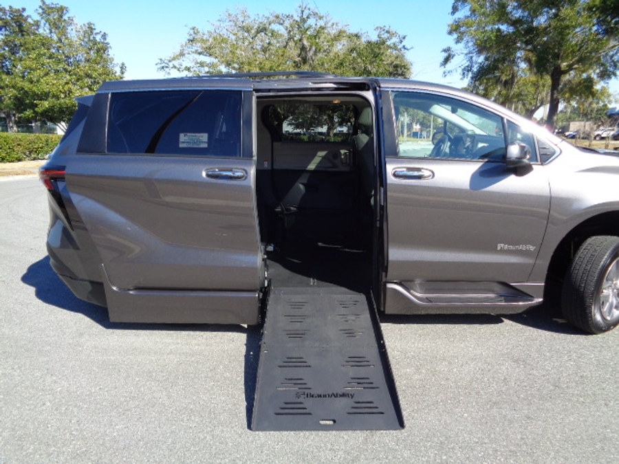 Used 2024 Toyota Sienna Hybrid XLE Plus - BraunAbility Side Entry Entry Fold Out Automatic Ramp