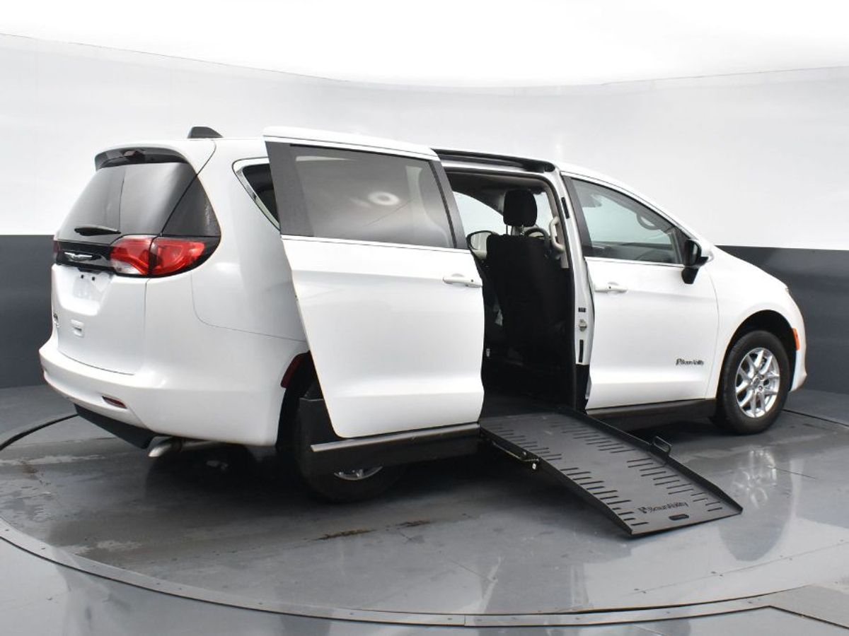 2023 CHRYSLER VOYAGER - Image 13