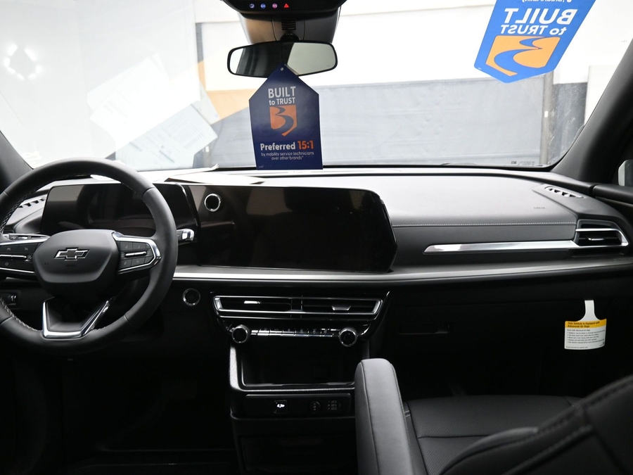 New 2025 Chevrolet Traverse 1LT Midnight - BraunAbility Side Entry Entry In Floor Automatic Ramp