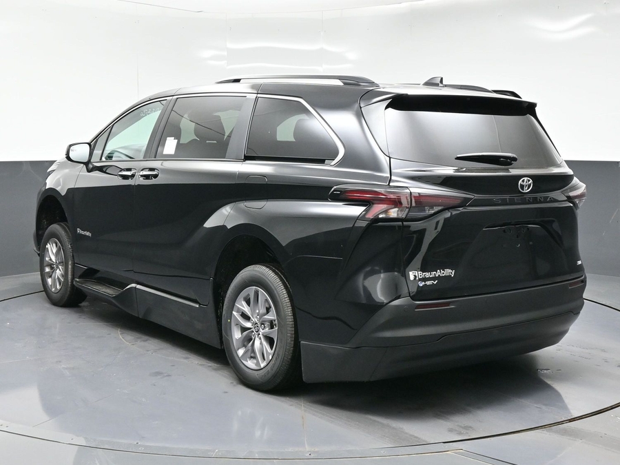 Black Toyota Sienna image number 8