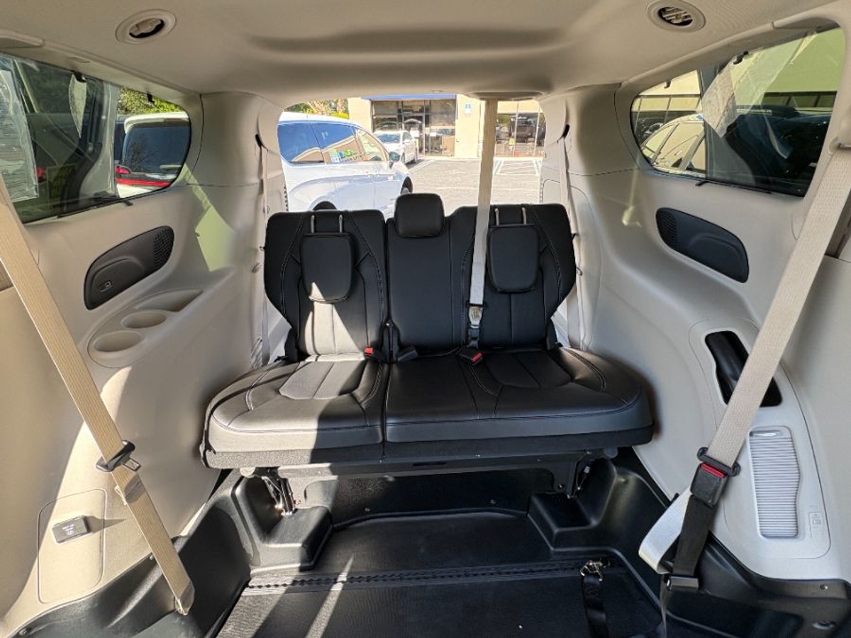 2024 CHRYSLER PACIFICA - Image 8