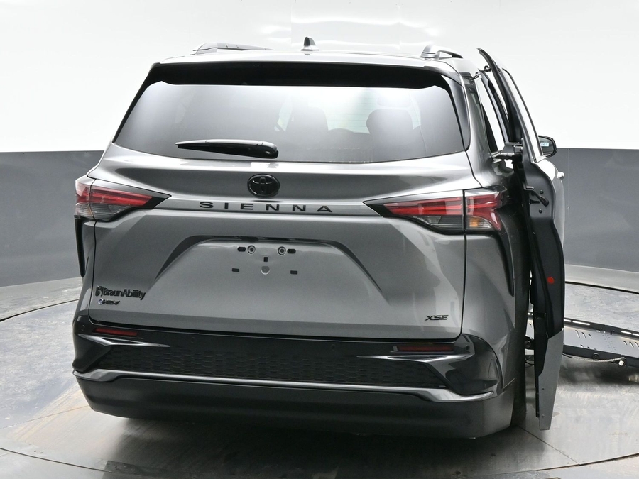 New 2026 Toyota Sienna Hybrid XSE - BraunAbility Side Entry Entry Fold Out Automatic Ramp