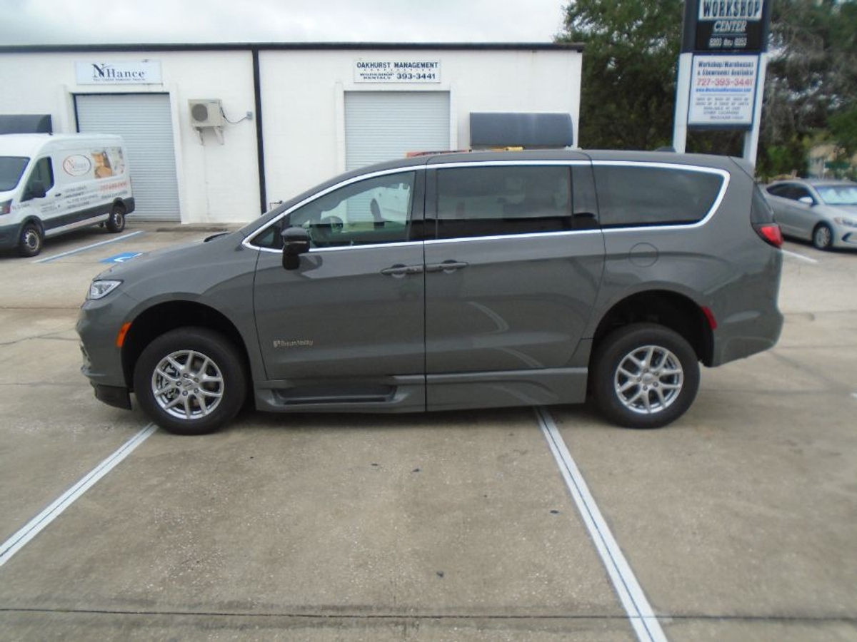 2025 CHRYSLER PACIFICA - Image 11