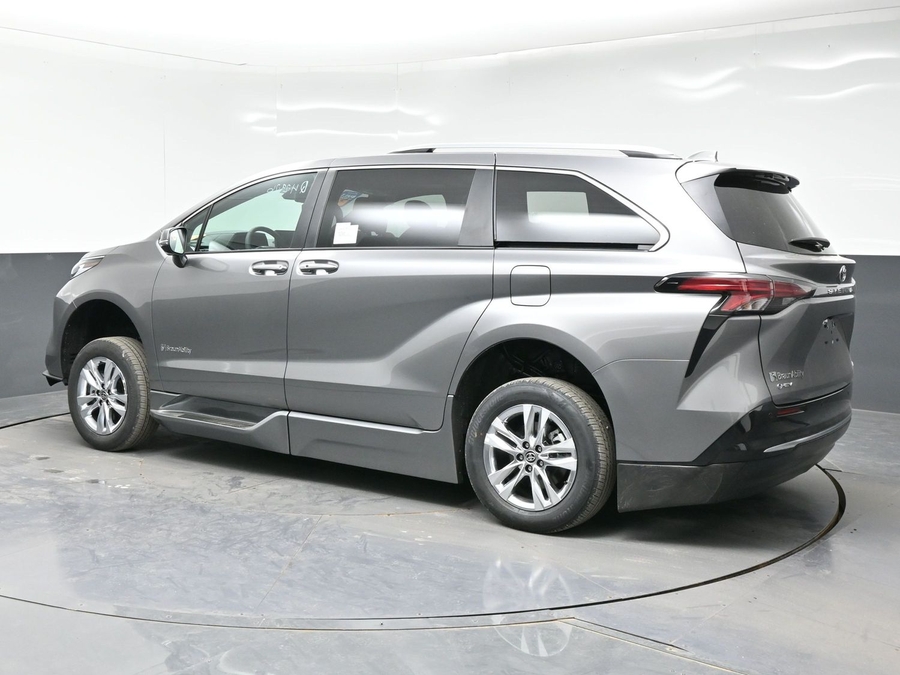 New 2026 Toyota Sienna Hybrid Limited - BraunAbility Side Entry Entry In Floor Automatic Ramp