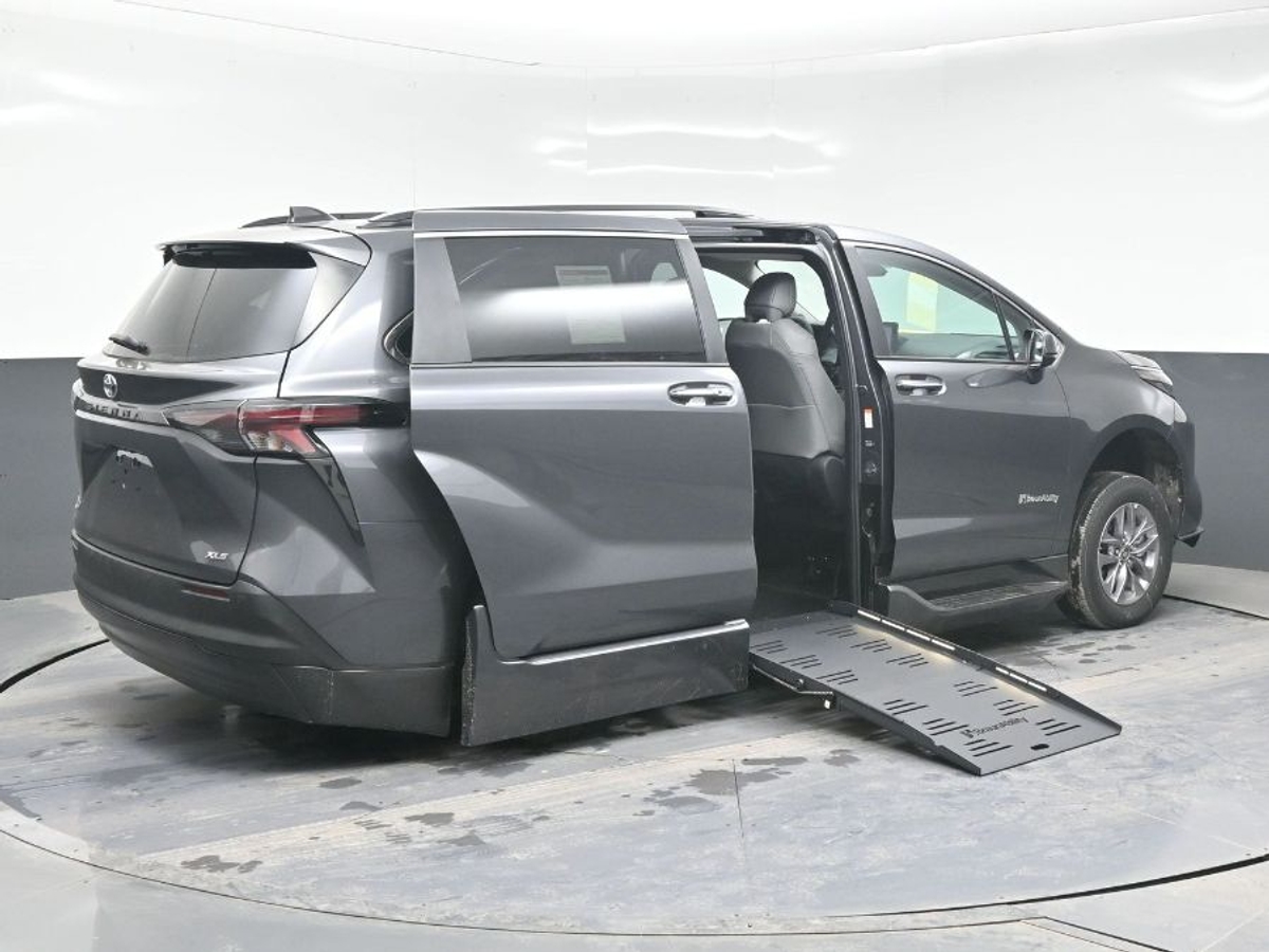 2025 TOYOTA SIENNA - Image 7