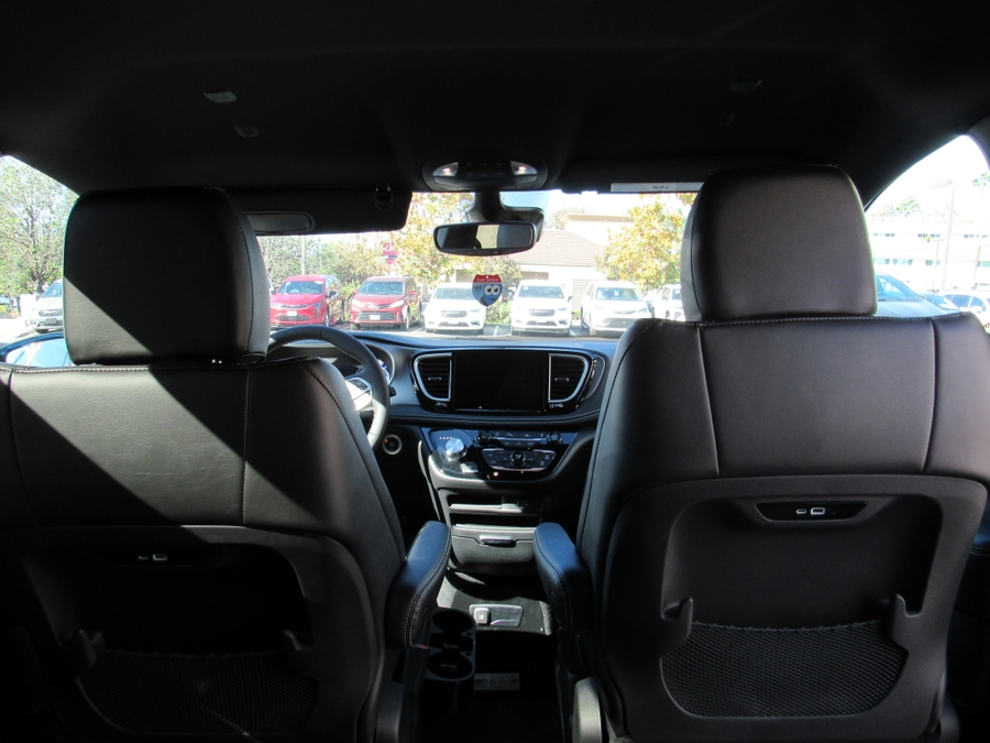 2027 Chrysler Pacifica Select - Photo 12