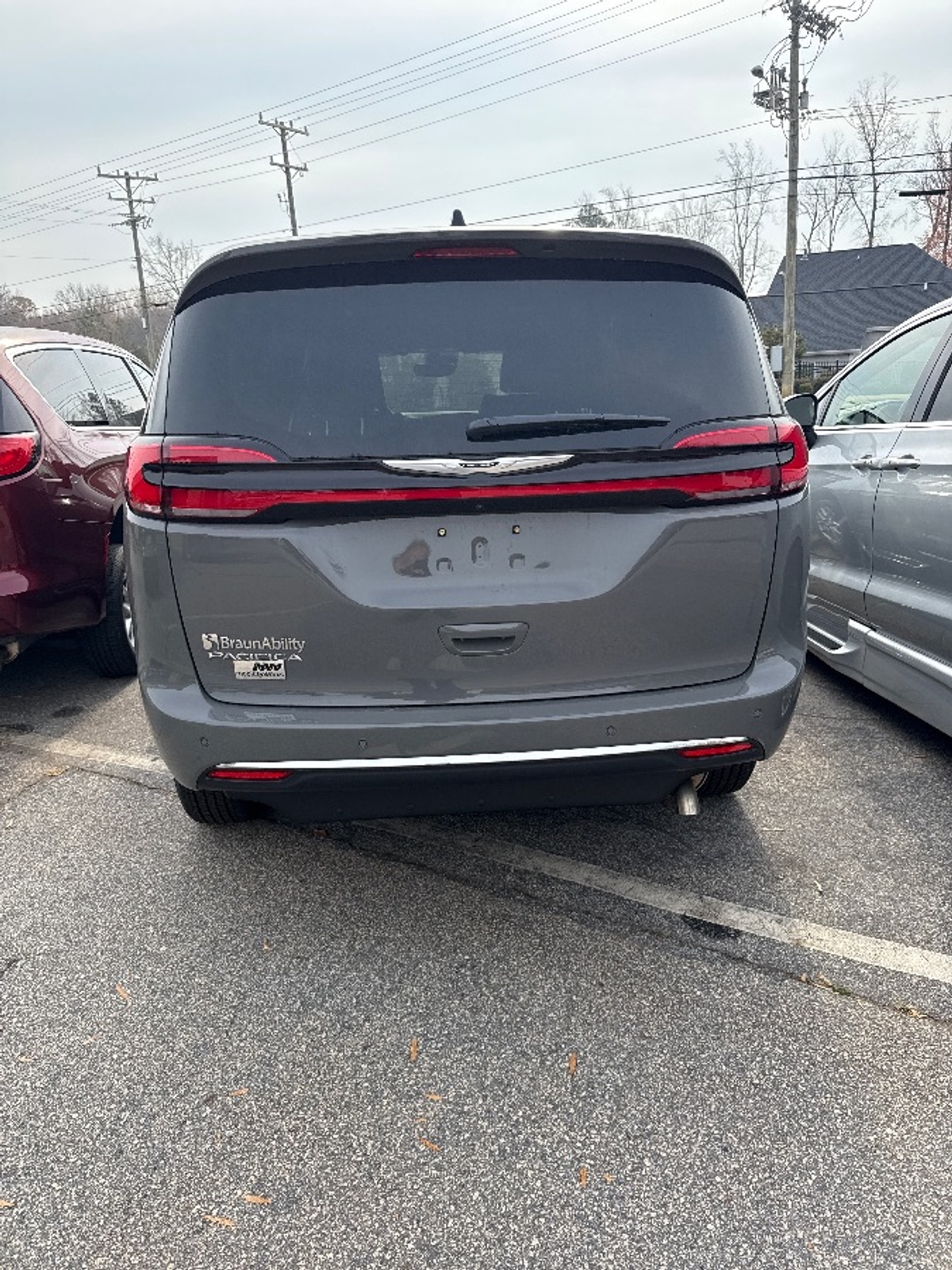 Grey Chrysler Pacifica image number 2
