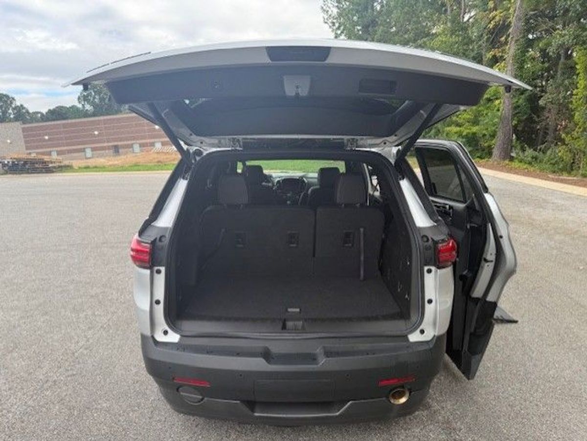 Silver Chevrolet Traverse image number 7