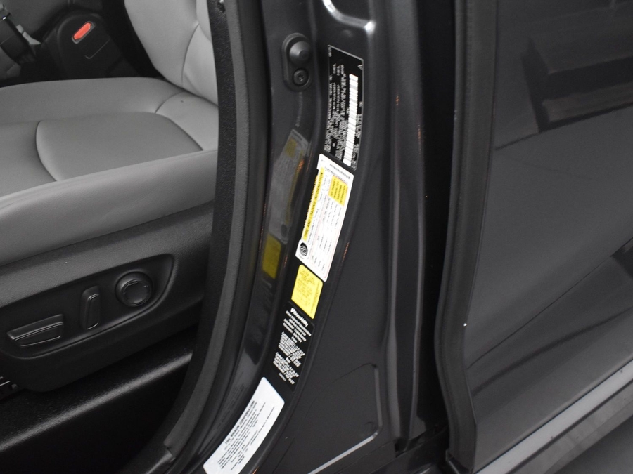 New 2025 Toyota Sienna Hybrid XLE Base - BraunAbility Side Entry Entry Fold Out Automatic Ramp