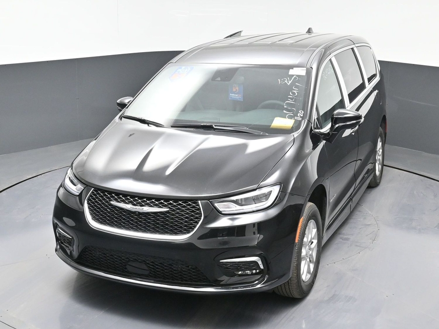 Black Chrysler Pacifica image number 23