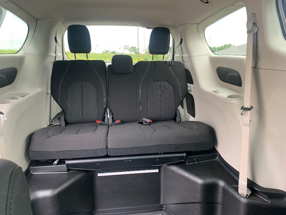 2024 CHRYSLER VOYAGER - Image 9