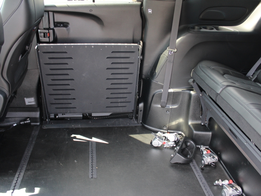 Número de imagen Chrysler Pacifica negro 17