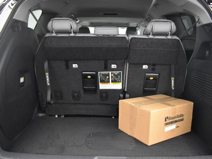 Black Toyota Sienna image number 16
