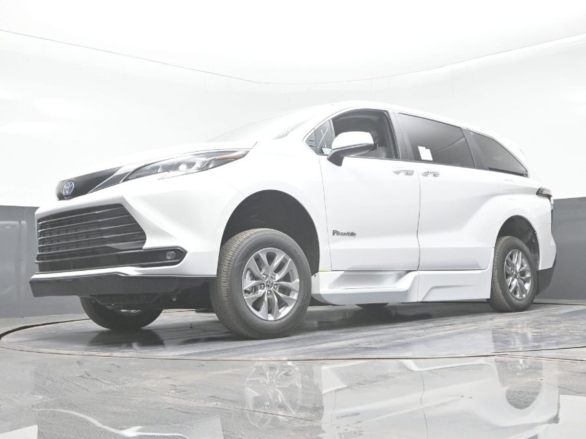 2025 TOYOTA SIENNA - Image 10