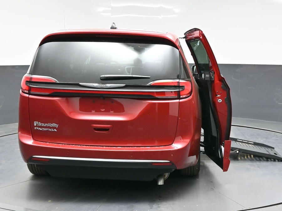 Número de imagen rojo Chrysler Pacifica 9