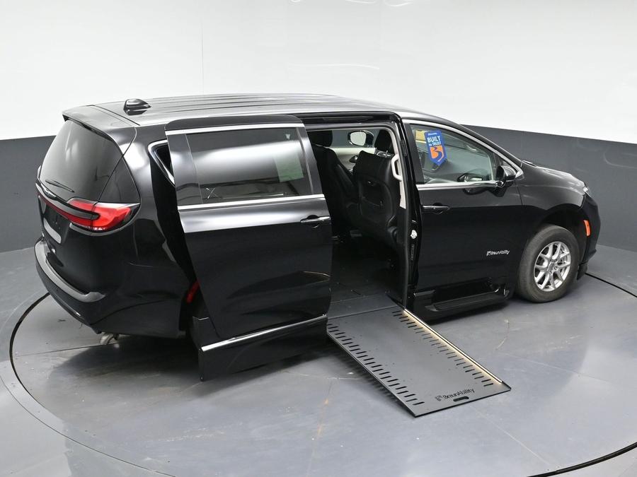 Used 2024 Chrysler Pacifica Touring L - BraunAbility Side Entry In Floor Automatic Ramp