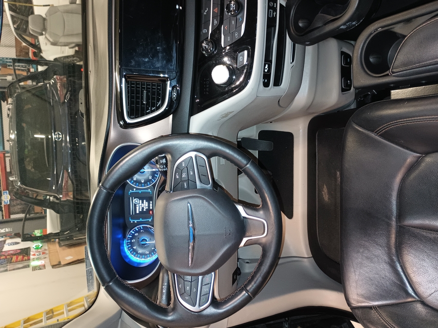 Brown Chrysler Pacifica image number 13