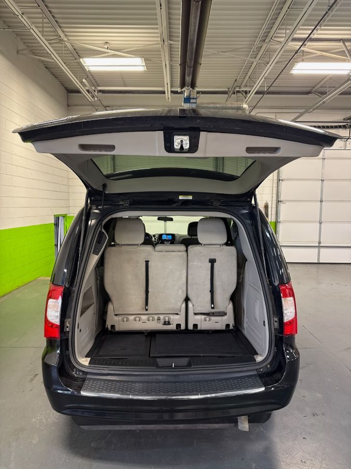 2011 CHRYSLER TOWN AND COUNTRY - Image 15