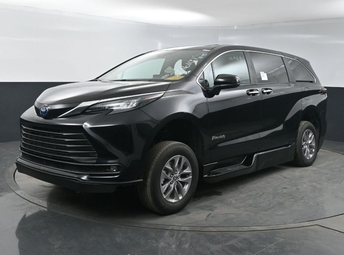 2025 TOYOTA SIENNA - Image 3