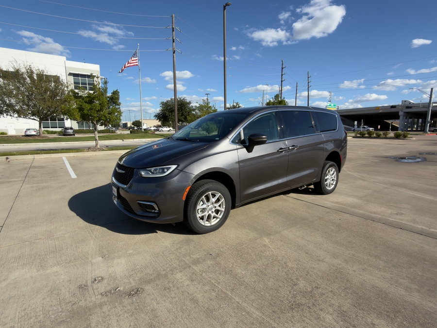 Used 2023 Chrysler Pacifica Touring L -   Entry  Ramp