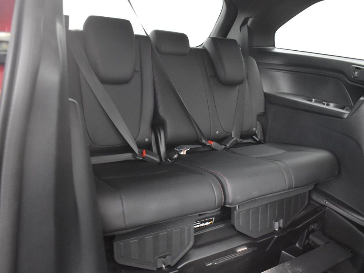 Red Honda Odyssey image number 9