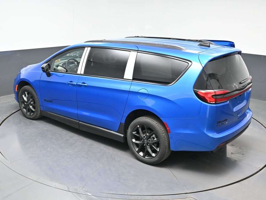 New 2026 Chrysler Pacifica Select Sport - BraunAbility Side Entry Entry Fold Out Manual Ramp