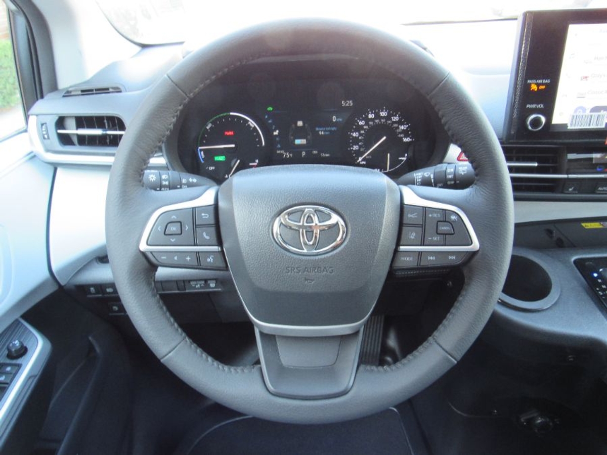 2025 TOYOTA SIENNA - Image 5