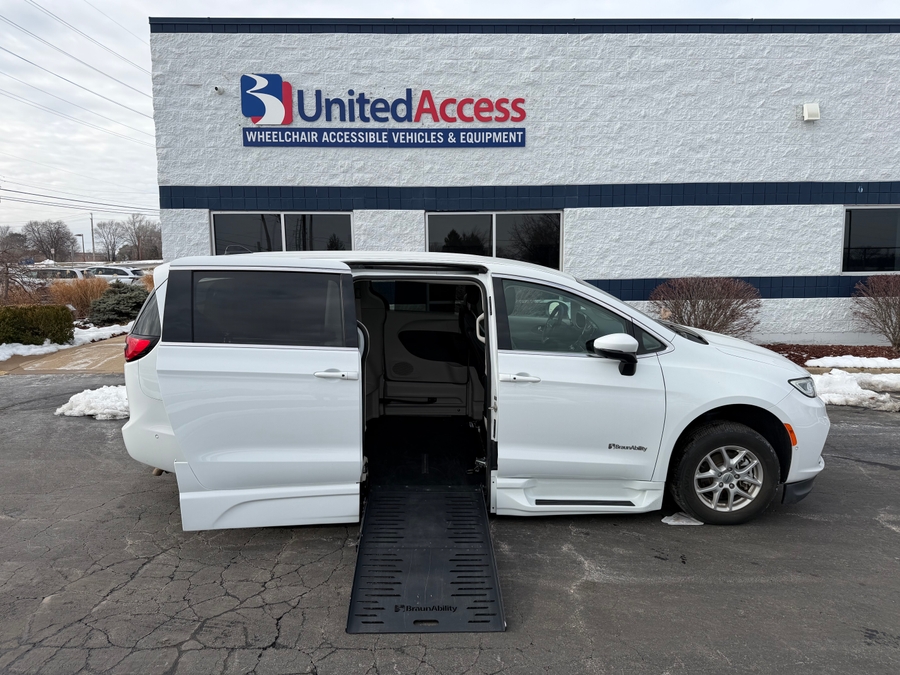 Used 2023 Chrysler Pacifica Touring L - BraunAbility Side Entry Entry Fold Out Automatic Ramp