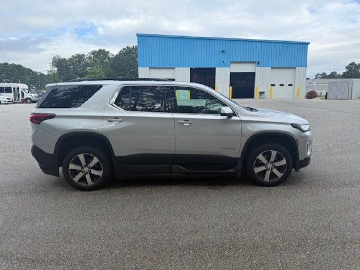 Silver Chevrolet Traverse image number 11