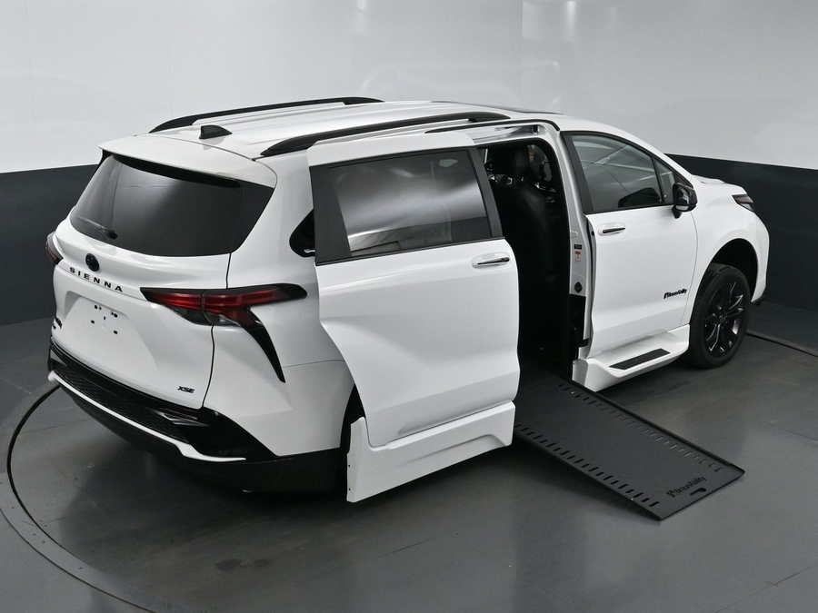 New 2025 Toyota Sienna Hybrid XSE Sport - BraunAbility Side Entry Entry In Floor Automatic Ramp