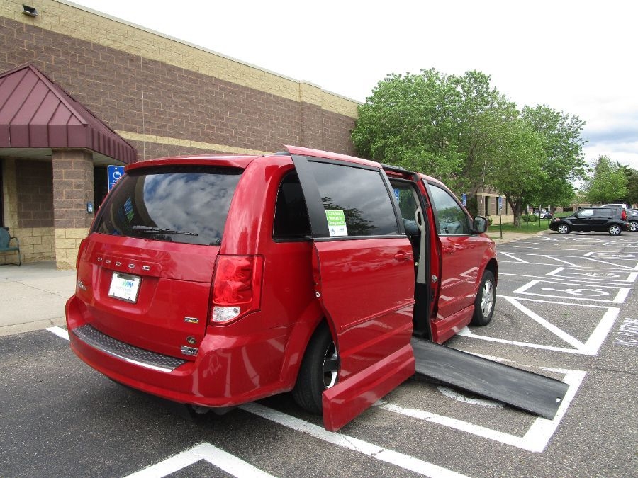Red Dodge Grand Caravan image number 13