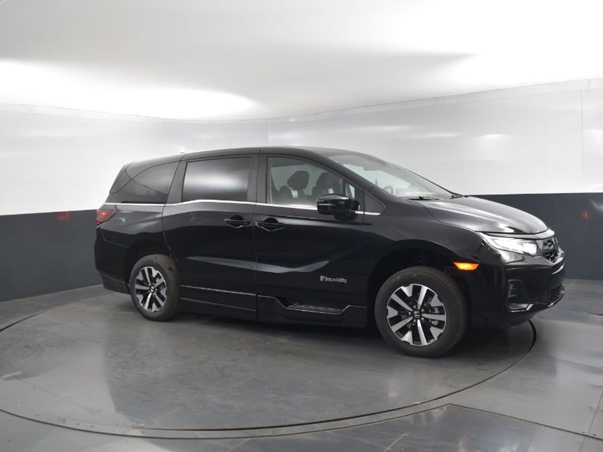 Black Honda Odyssey image number 24