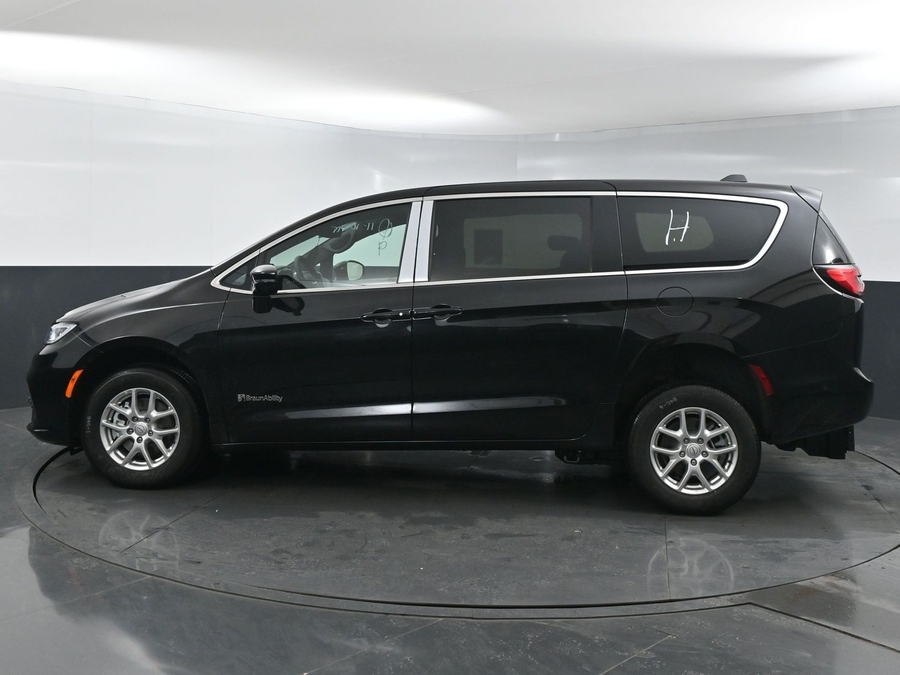 New 2025 Chrysler Pacifica Select Safety - BraunAbility Rear Entry Entry Fold Out Manual Ramp