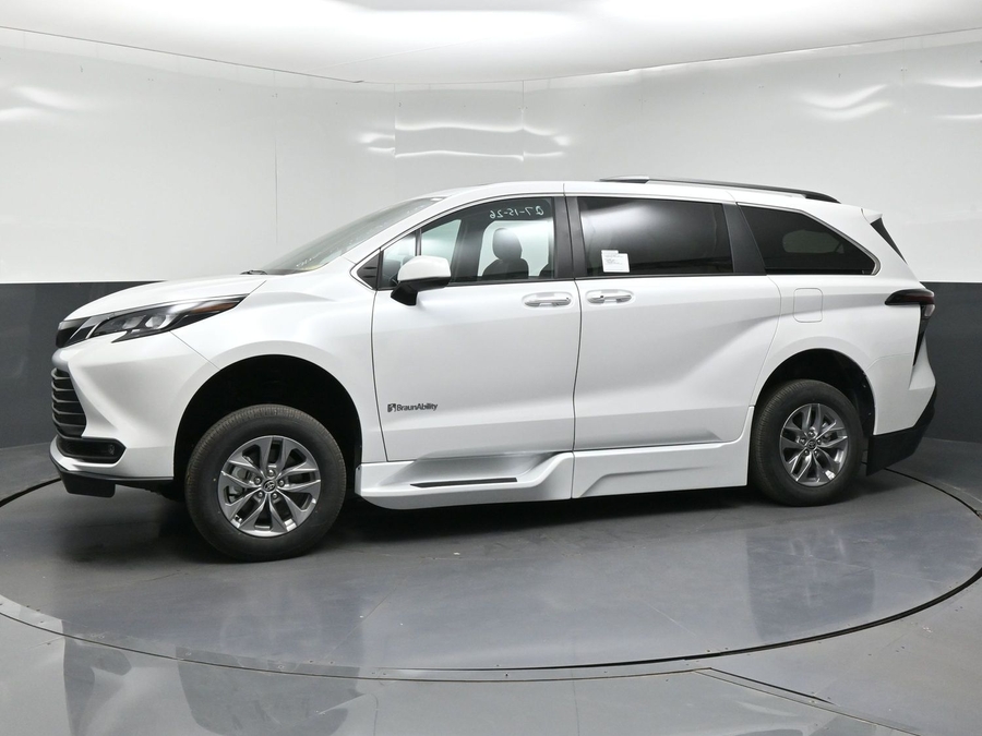 New 2026 Toyota Sienna Hybrid XLE Add - BraunAbility Side Entry In Floor Automatic Ramp