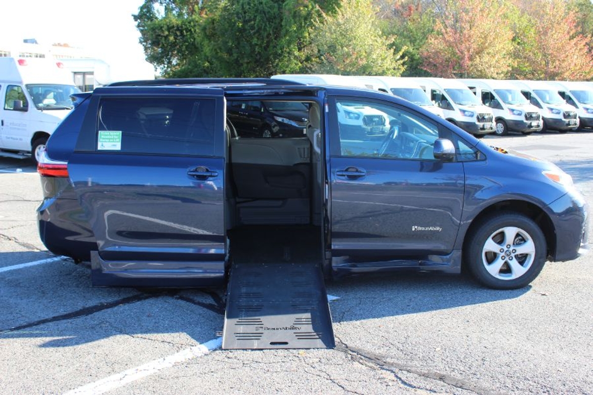 2019 TOYOTA SIENNA - Image 10
