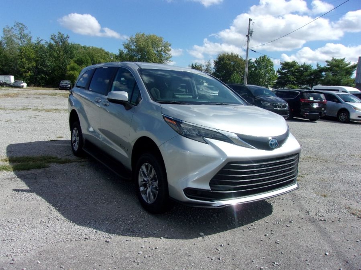 2025 TOYOTA SIENNA - Image 4