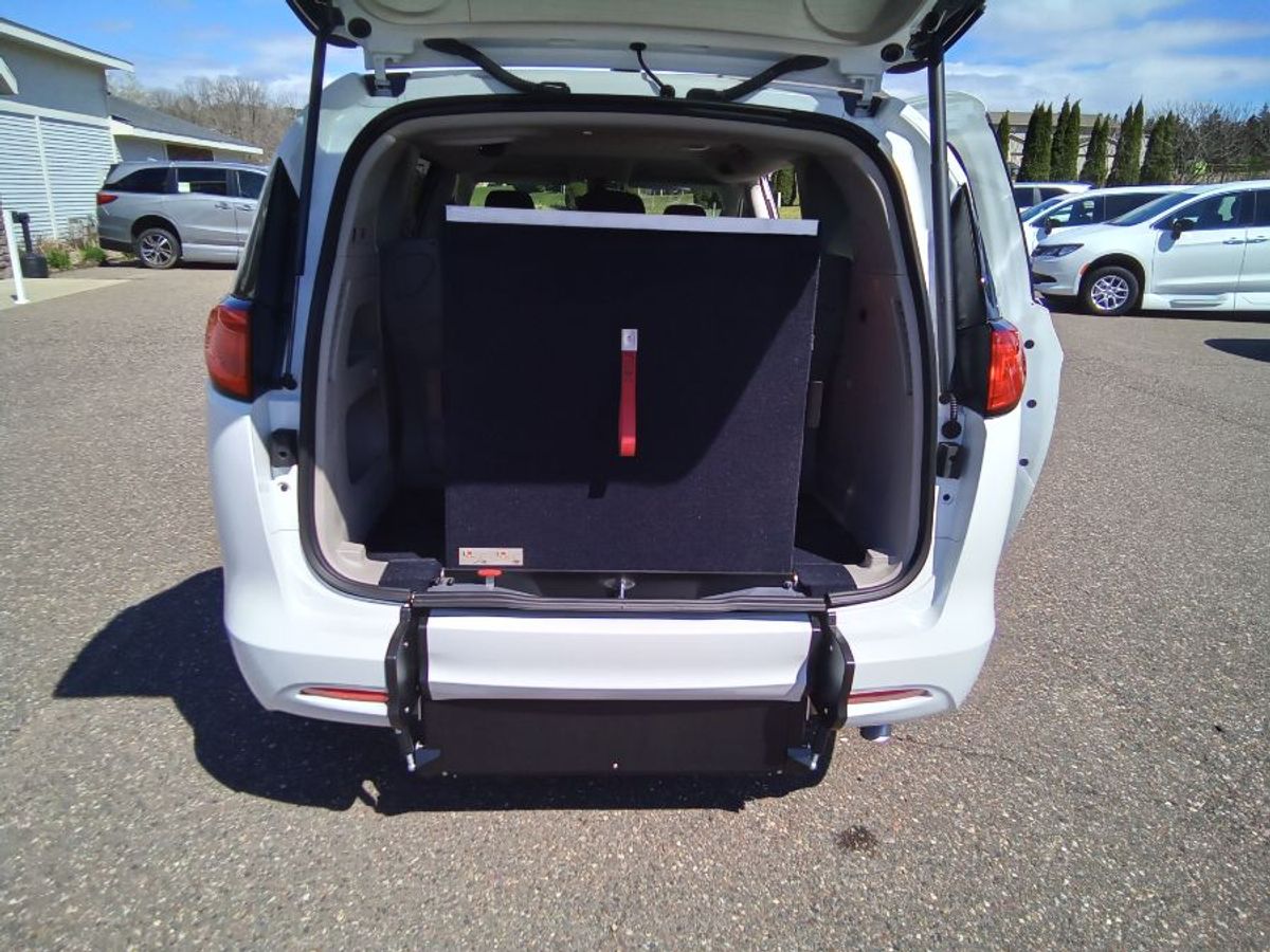 2024 CHRYSLER VOYAGER - Image 16