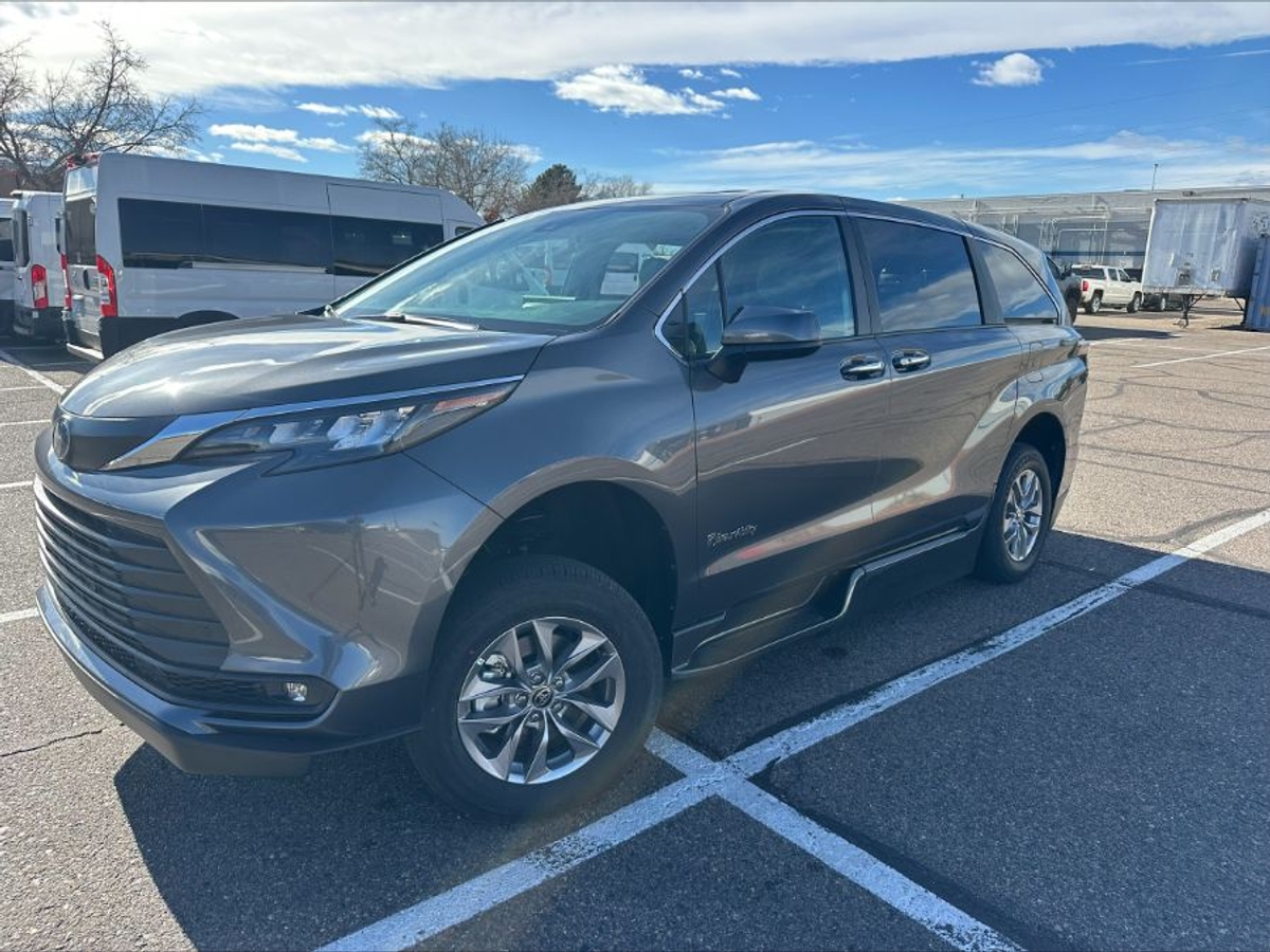 2025 TOYOTA SIENNA - Image 11
