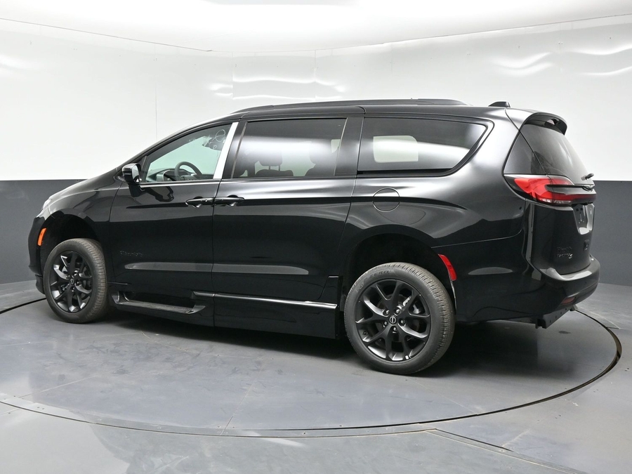 New 2026 Chrysler Pacifica Select Sport - BraunAbility Side Entry Fold Out Automatic Ramp