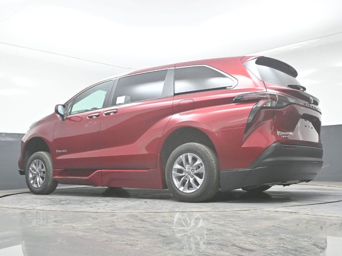 2025 TOYOTA SIENNA - Image 24