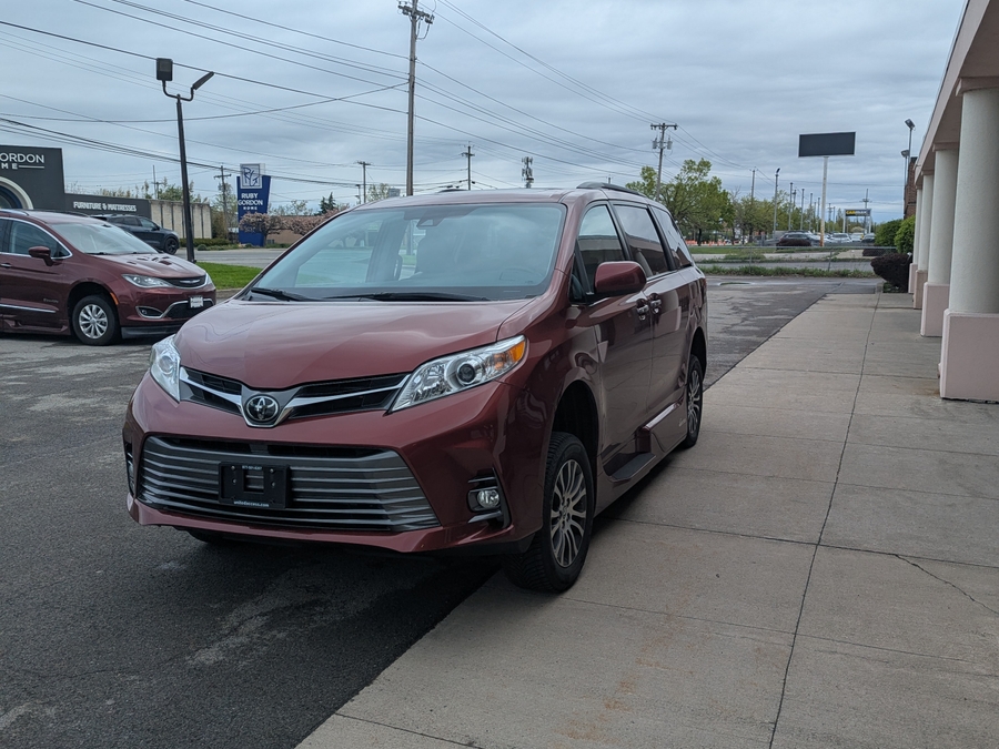 Used 2019 Toyota Sienna XLE - VMI Side Entry Entry In Floor Automatic Ramp