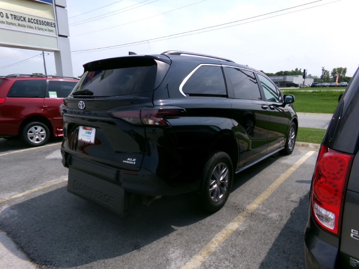 2024 TOYOTA SIENNA - Image 7