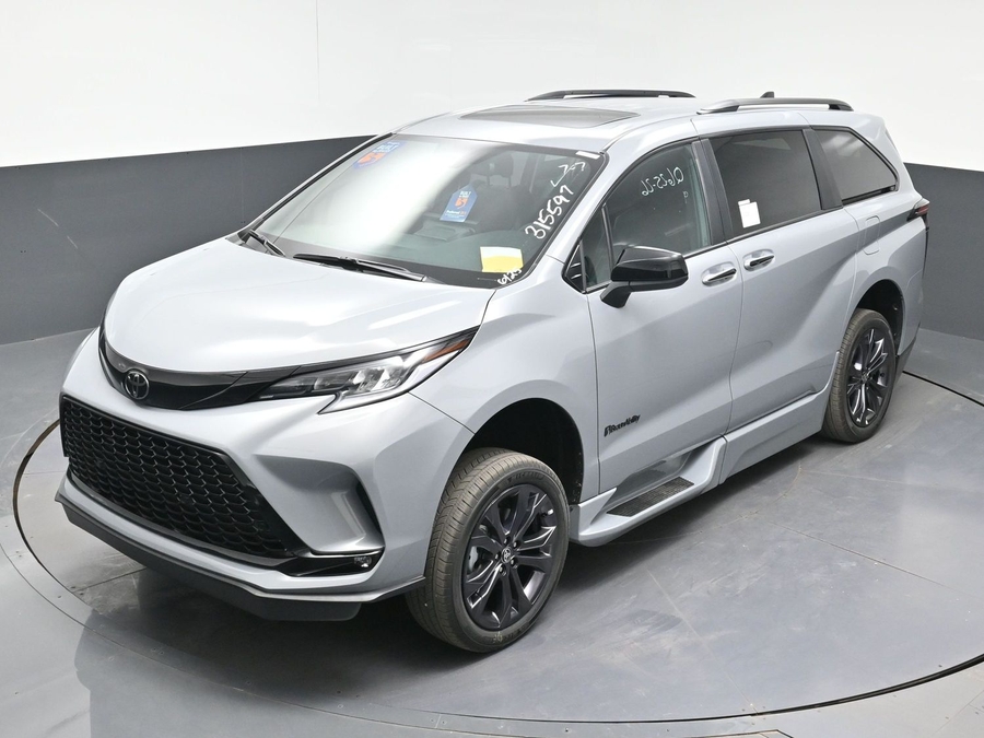 New 2026 Toyota Sienna Hybrid XSE Sport - BraunAbility Side Entry Fold Out Automatic Ramp